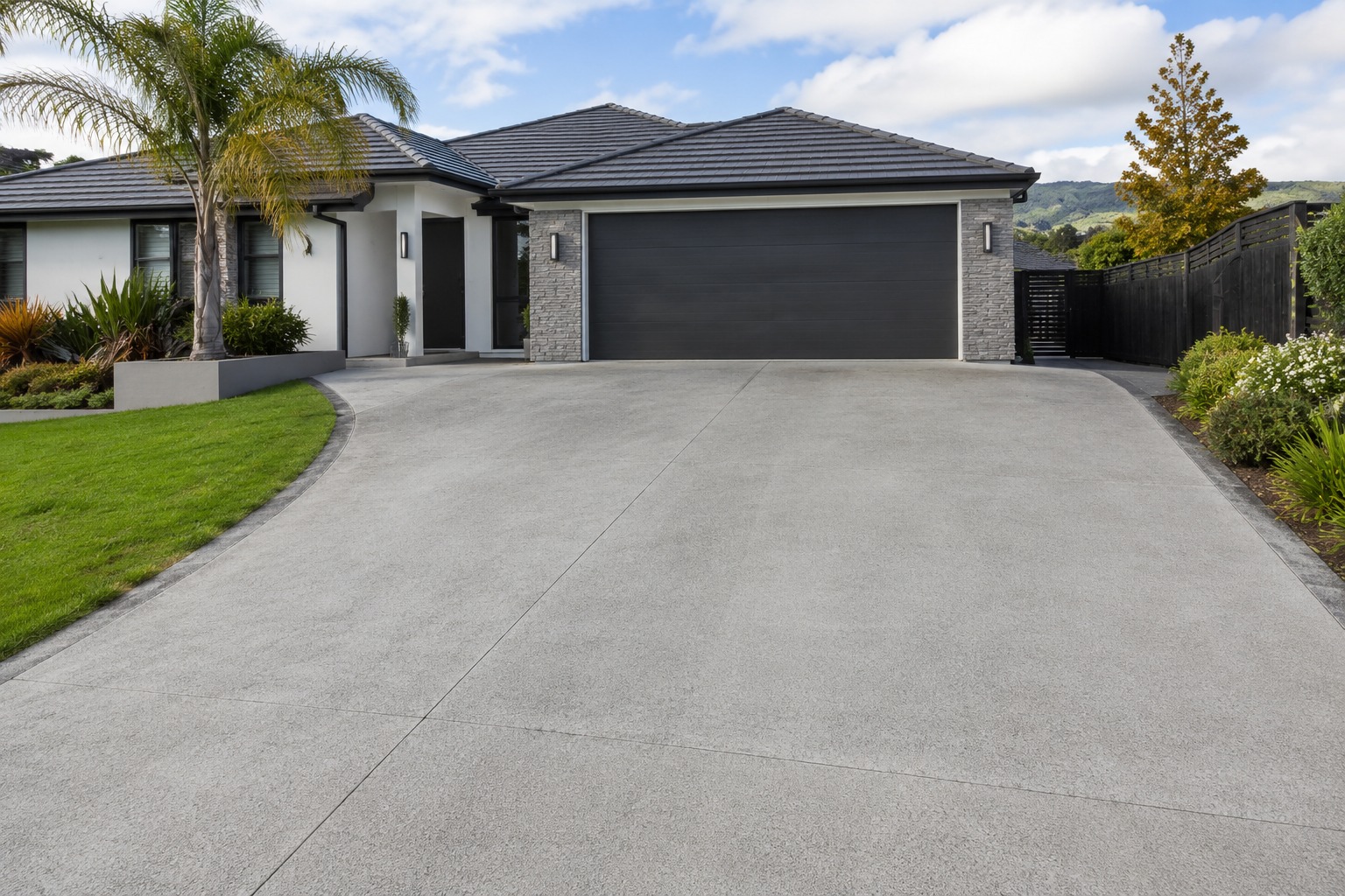 concrete driveway finish detail in Tauranga